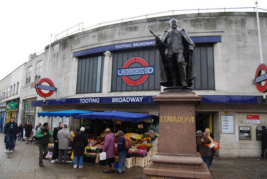 Tooting Broadway © Nigel Chadwick - Creative Commons Attribuzione-Condividi allo stesso modo 2.0 Generico - Via Wikipedia